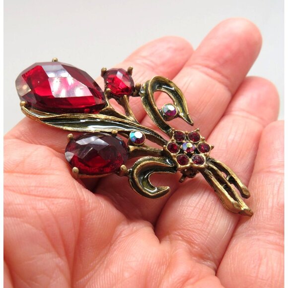 Vintage Floral Brooch 2" Red Faceted Lucite Gems Pin Antique Gold Tone Setting - Picture 7 of 10